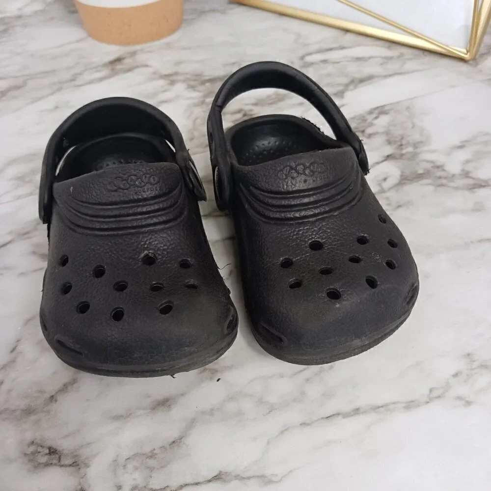 CROCS KID'S TODDLER CLASSIC CLOG BLACK WITH STRAP UNISEX SIZE C 4/5